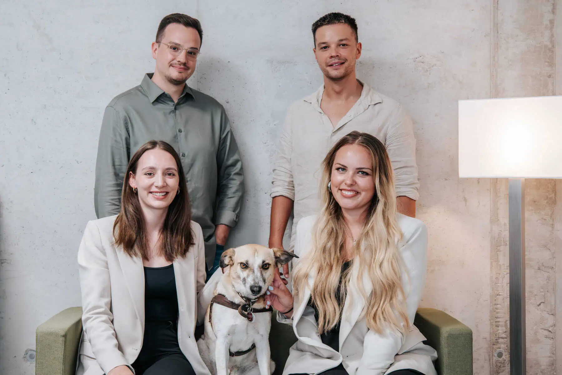 Steuerbüro Dennis Leinenbach Handshake nach guter Zusammenarbeit